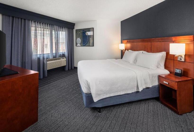 스위트 킹사이즈 침대, Courtyard La Crosse Downtown/mississippi Riverfront