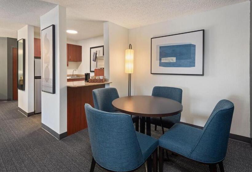 스위트 킹사이즈 침대, Courtyard La Crosse Downtown/mississippi Riverfront