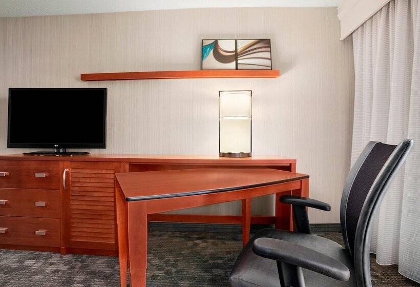 Lakosztály Erkéllyel, Courtyard By Marriott Springfield