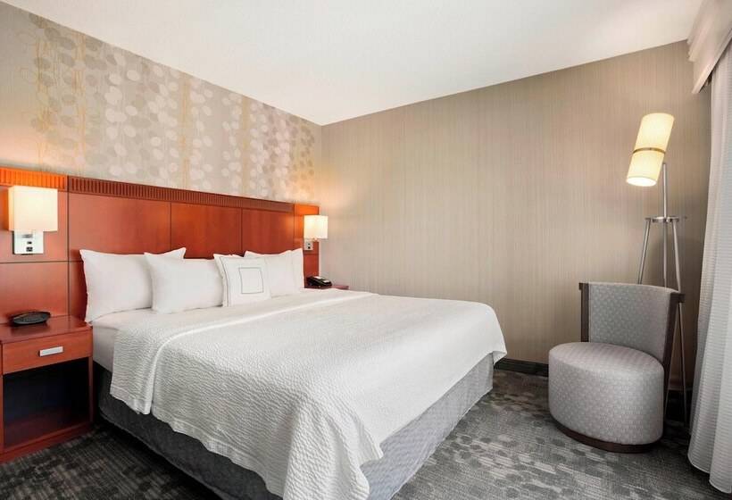 Lakosztály Erkéllyel, Courtyard By Marriott Springfield