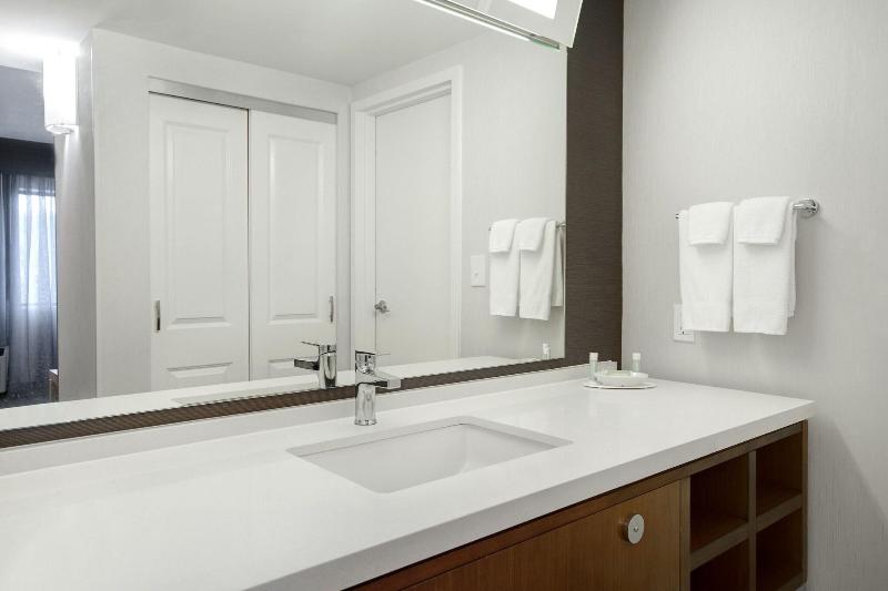 Стандартный Номер Кровать Кинг, Courtyard By Marriott State College
