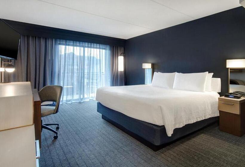 Номер Премиум, Courtyard By Marriott State College