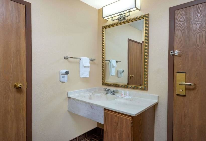 Номер Стандарт 2 Двуспальные Кровати, Super 8 By Wyndham Charleston Sikeston East Mo