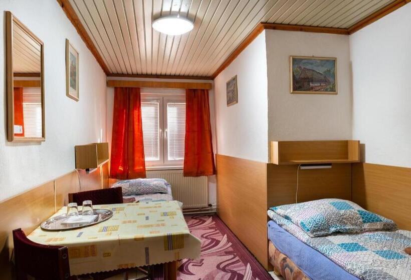 Quarto Estandar, Penzión Rozália