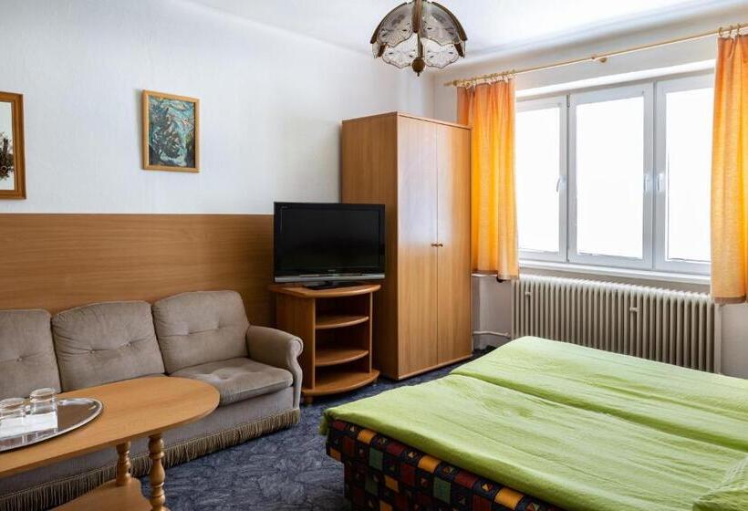 Quarto Estandar, Penzión Rozália