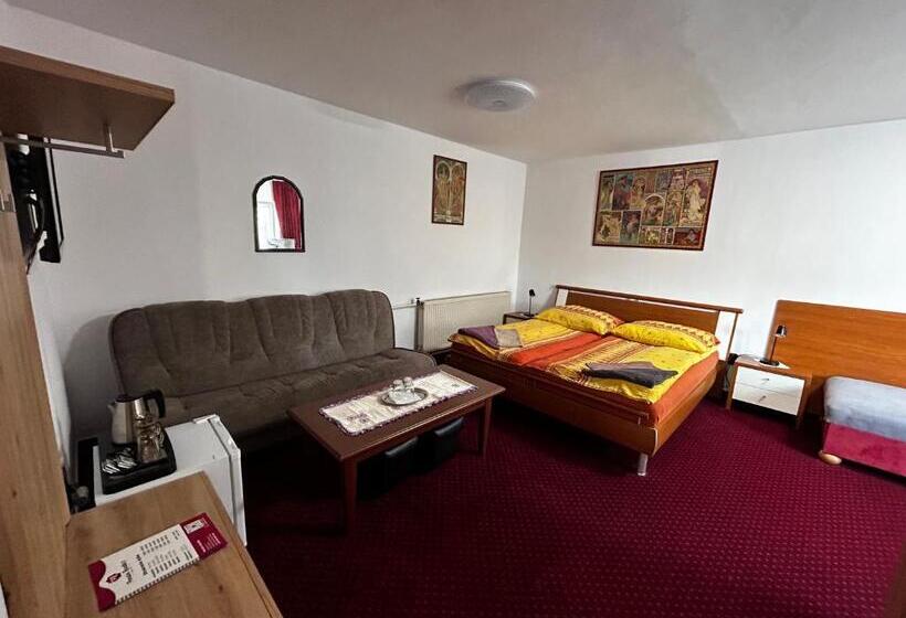Quarto Triplo Deluxe, Penzión Rozália