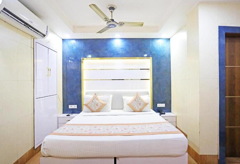 キングサイズベッドのスーペリアルーム, Preet Palace  5 Mints Walk From Nizamuddin Railway Station