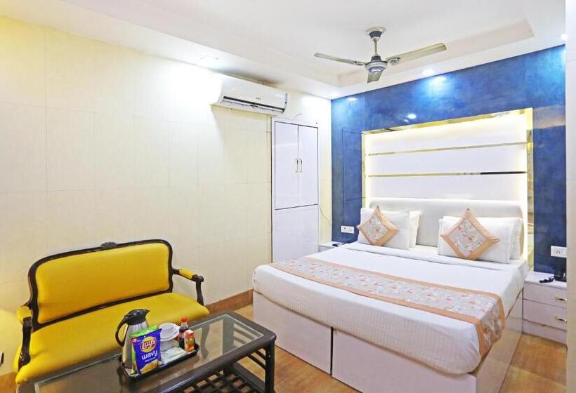 带大床的高级房间, Preet Palace  5 Mints Walk From Nizamuddin Railway Station