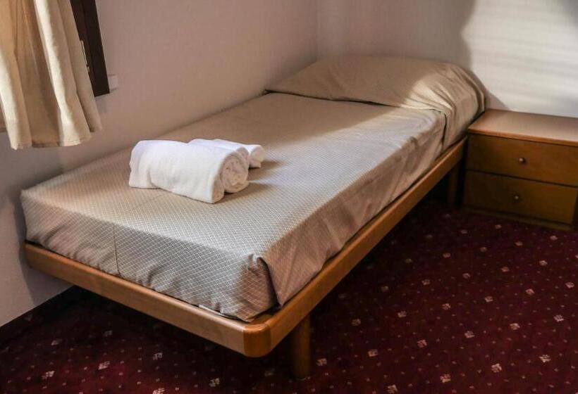 Номер Стандарт Трехместный, Villanova