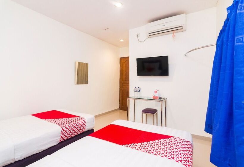 Quarto Deluxe, Oyo 1635 New Star