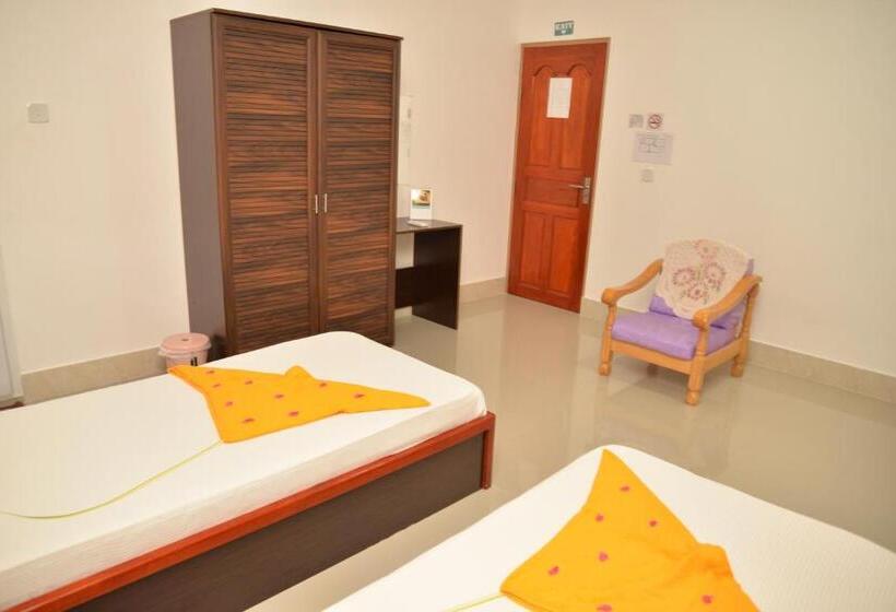 اتاق لوکس, Moodhumaa Inn