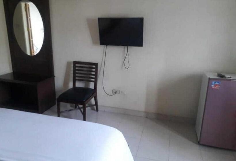 Quarto Estandar, Reddoorz Brand Man12045 Reddoorz Near Megamall Manado
