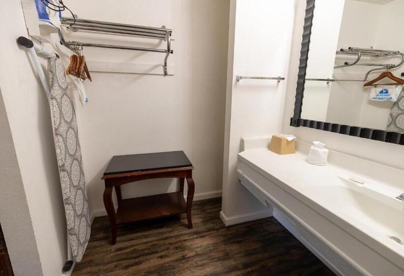 Номер Стандарт Трехместный, American Inn & Suites Russellville