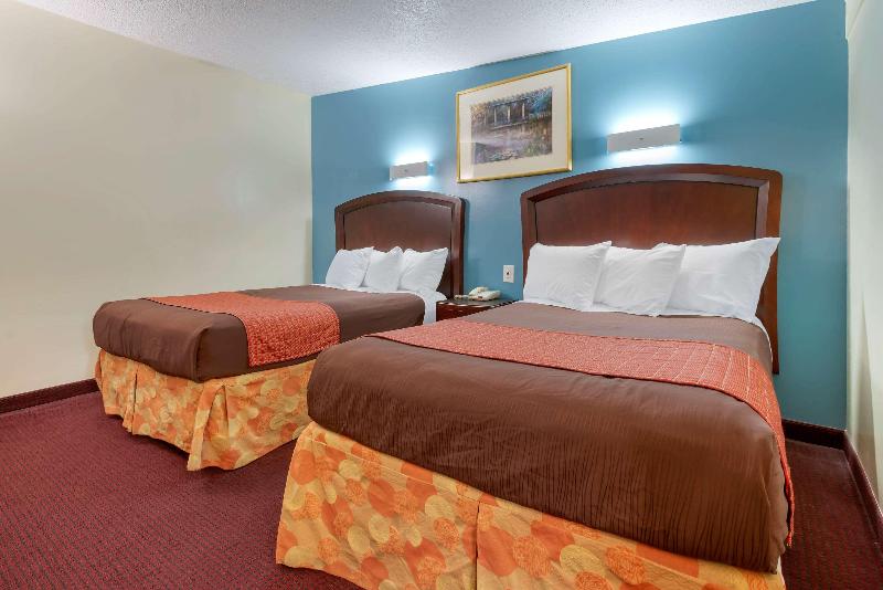 Четырехместный Номер Стандарт, Rodeway Inn & Suites New Paltz  Hudson Valley
