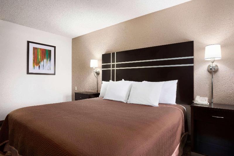 带大床的标准间, Travelodge By Wyndham Killeen/fort Hood
