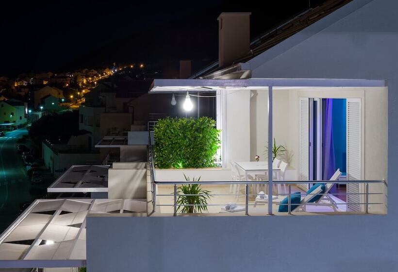 2 Bedroom Deluxe Apartment Sea View, Apartments Villa Azzurra Bol