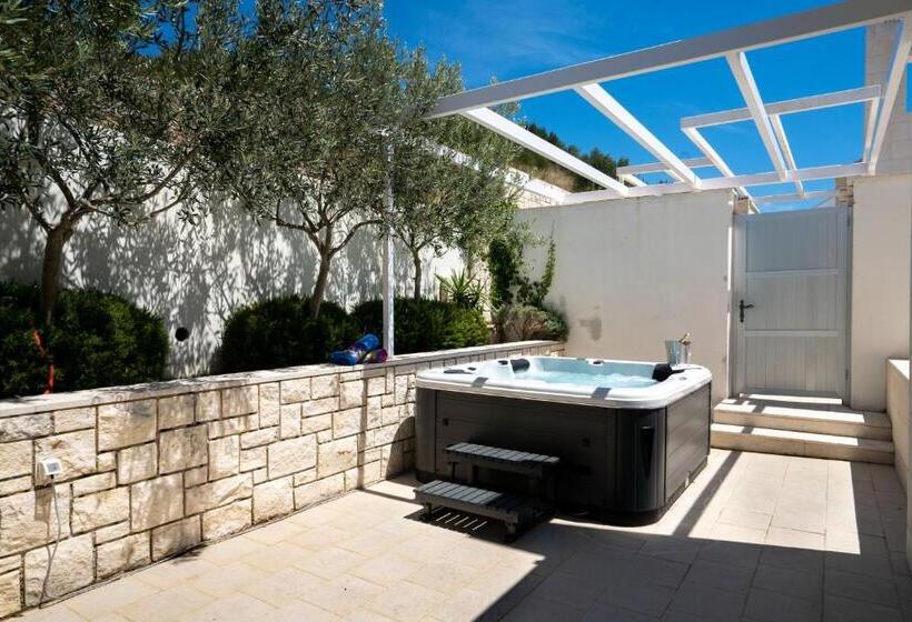 2 Bedroom Deluxe Apartment Sea View, Apartments Villa Azzurra Bol