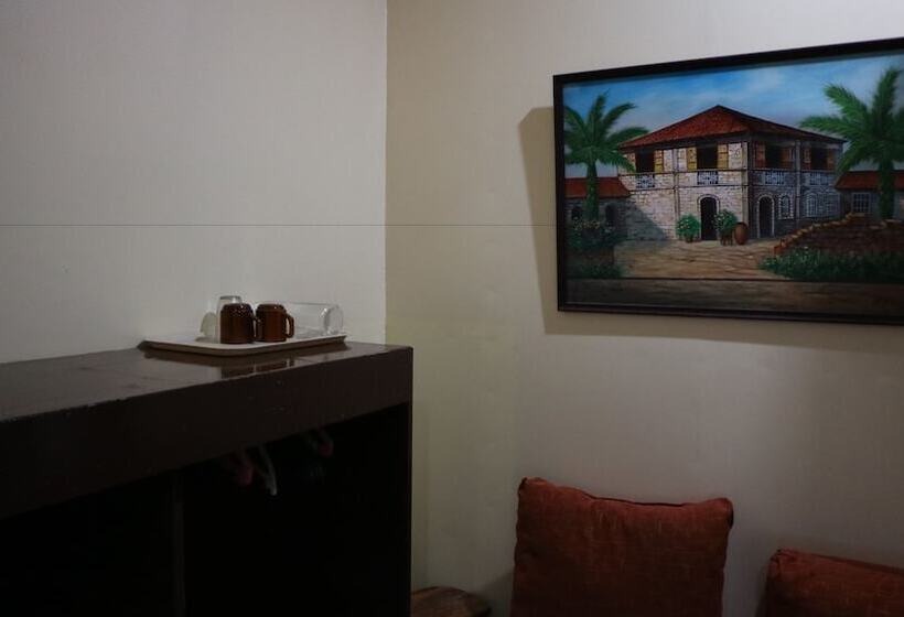 스위트, Lolo Oyong Pension House And Restaurant
