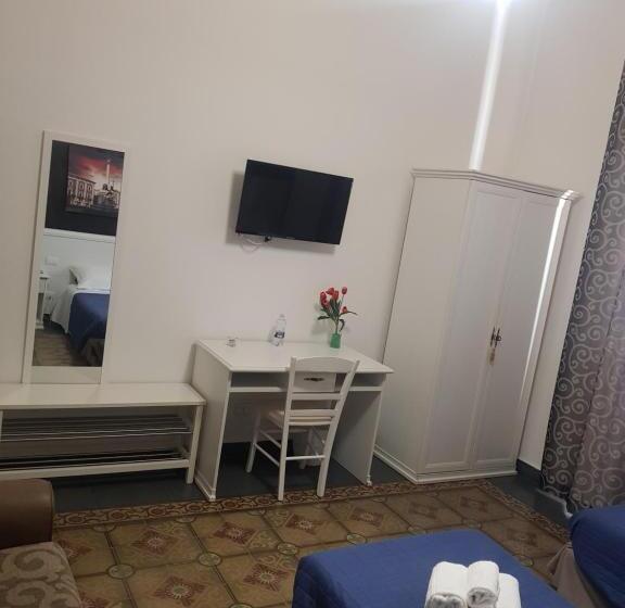 اتاق خانوادگی, B&b I Puritani