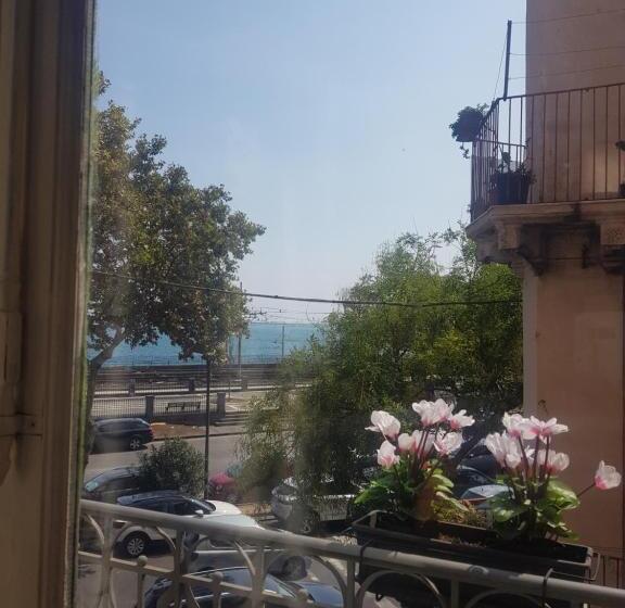 اتاق لوکس با چشم‌انداز دریا, B&b I Puritani