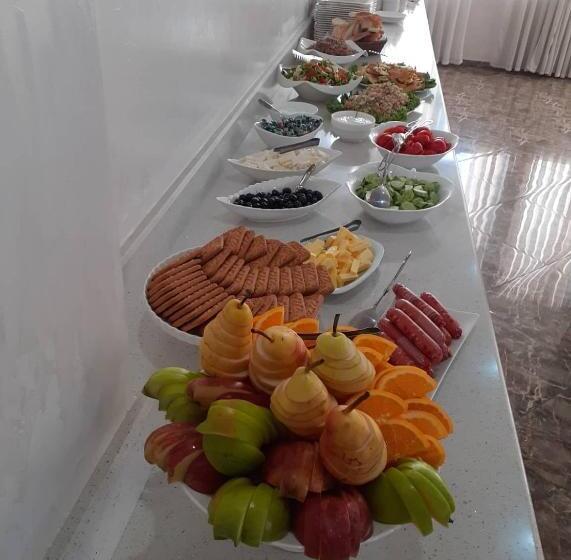 اتاق خانوادگی, Batumi Palace