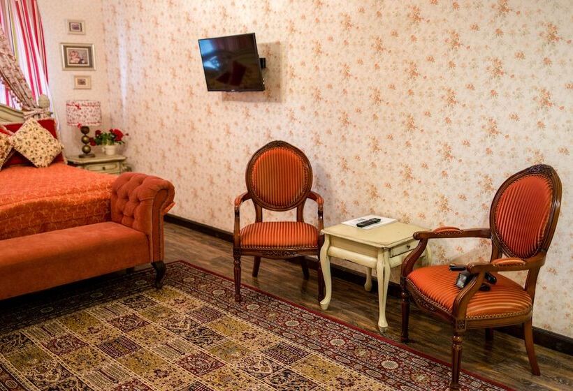 패밀리 룸, Rasslabonov Country Home