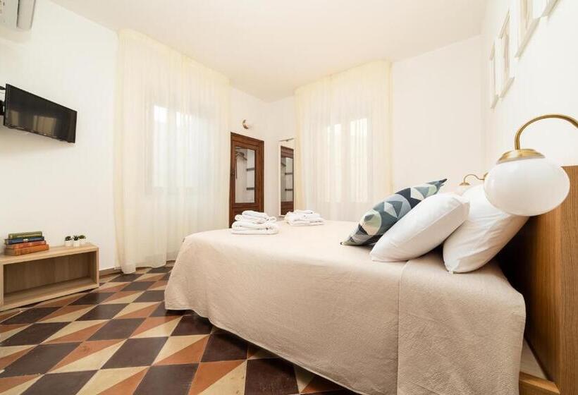 Номер Стандарт с Балконом, Santaló B&b