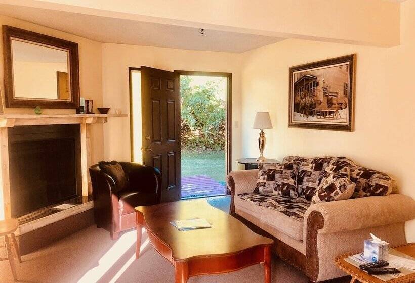 스위트, Driftwood Inn