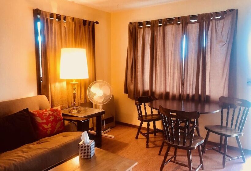 스위트, Driftwood Inn