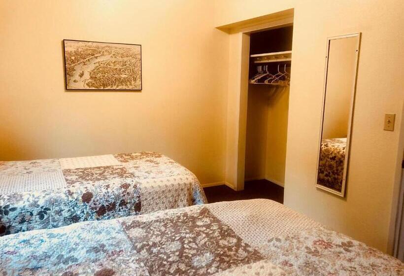스위트, Driftwood Inn