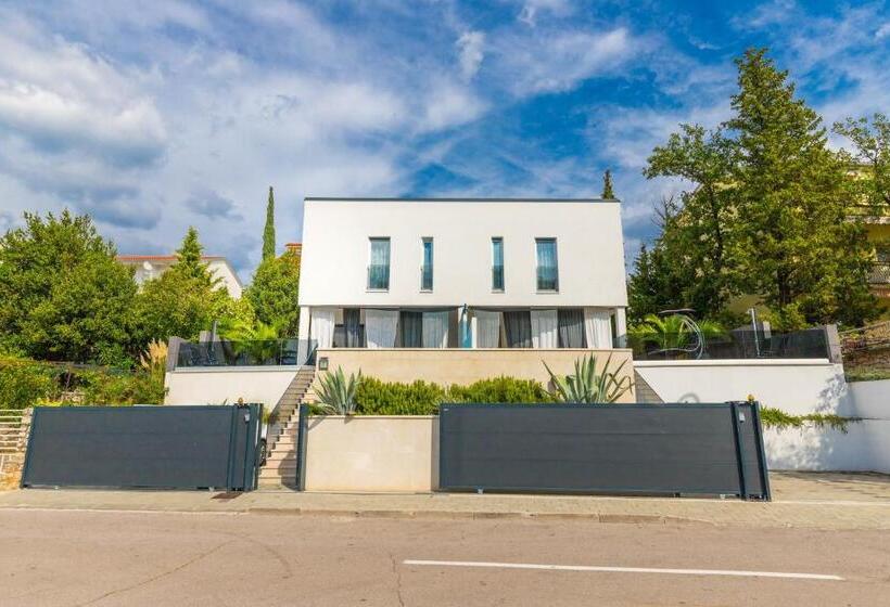 ویلای یک اتاق خوابه با استخر شنا, Villa Luna&aurora