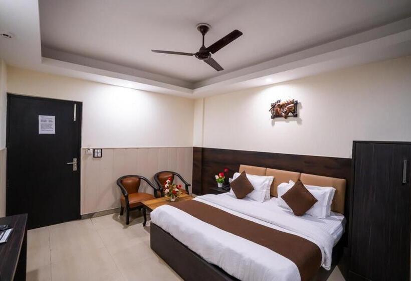 Номер Deluxe, Mahajan International, Delhi Airport