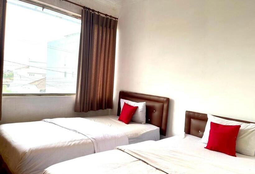 Номер Deluxe, Reddoorz @ Jalan Sei Mencirim Medan