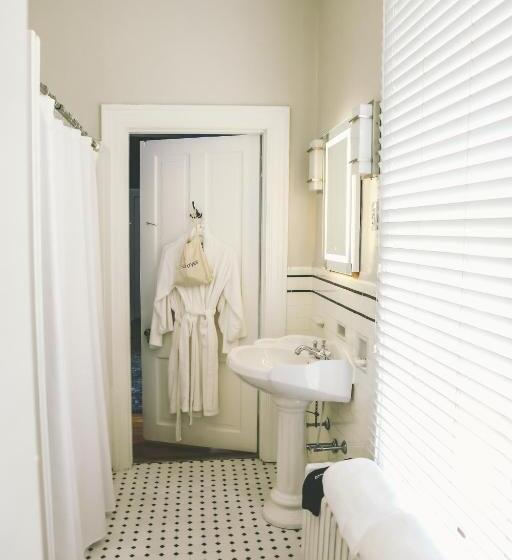 غرفة ديلوكس, The Pinner House