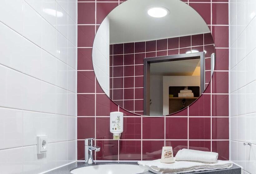 חדר סטנדרט לשלושה, B&b Hotel Stuttgart Bad Cannstatt