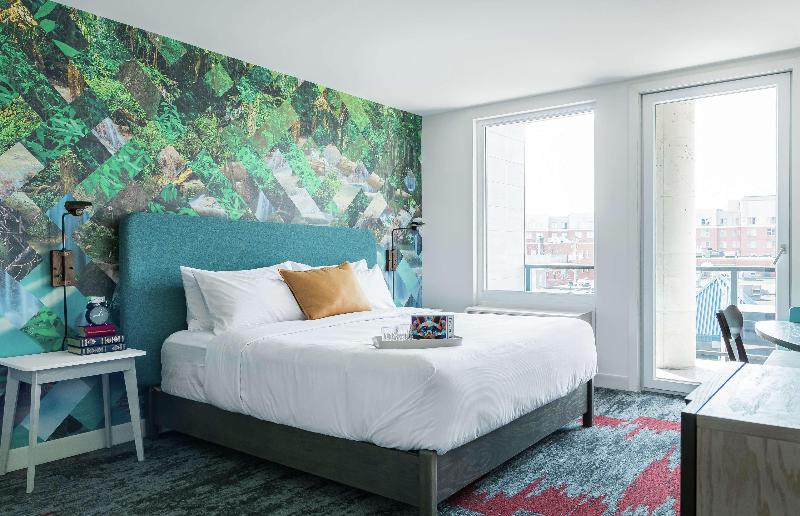 Полулюкс Кровать Кинг, Canvas Moncton, Tapestry Collection By Hilton