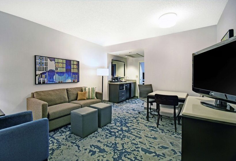 스위트, Embassy Suites Charleston