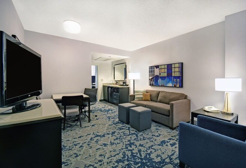 장애인을 위한 스위트, Embassy Suites Charleston