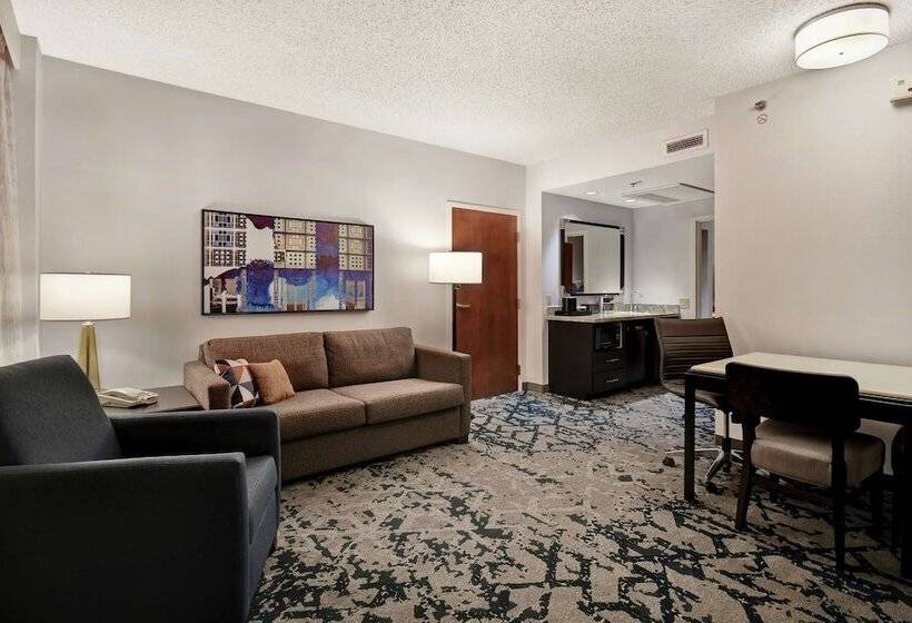 جناح لذوى الاحتياجات الخاصة, Embassy Suites Charleston