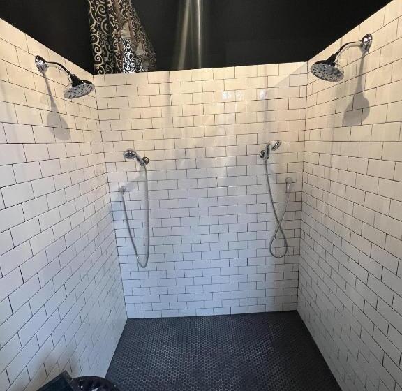 Люкс Deluxe Кровать Кинг, The Empress Of Little Rock