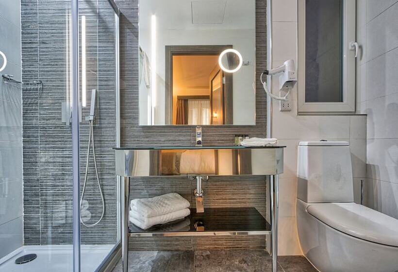 اتاق استاندارد سه تخته با بالکن, Palazzo Rosaria Boutique