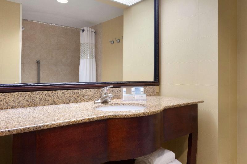 חדר סטנדרט עם מיטת קינג, Hampton Inn Sulphur/lake Charles Area