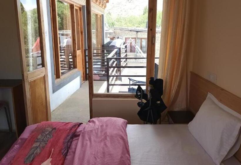 Номер Стандарт Вид на Горы, Goba Guest House