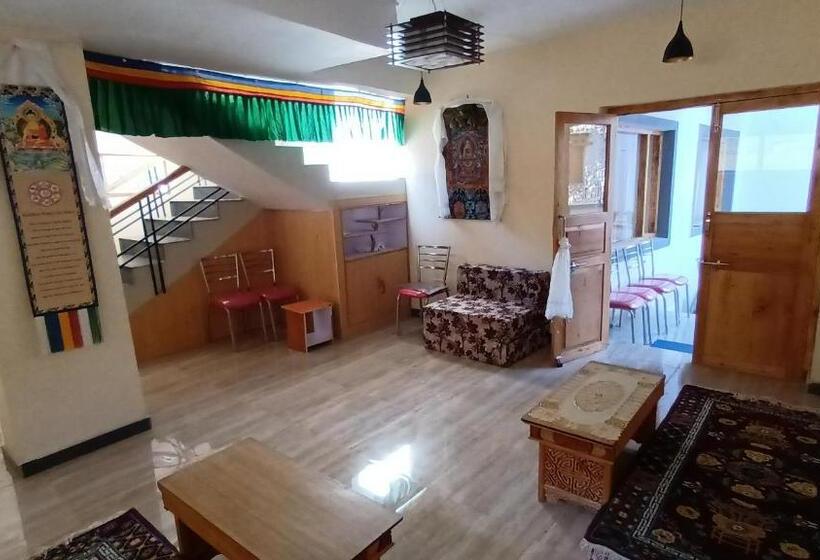 Номер Стандарт Индивидуальный с Балконом, Goba Guest House