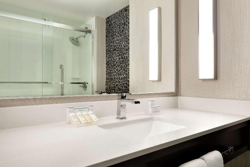 带大床的豪华间, Hilton Garden Inn Cupertino