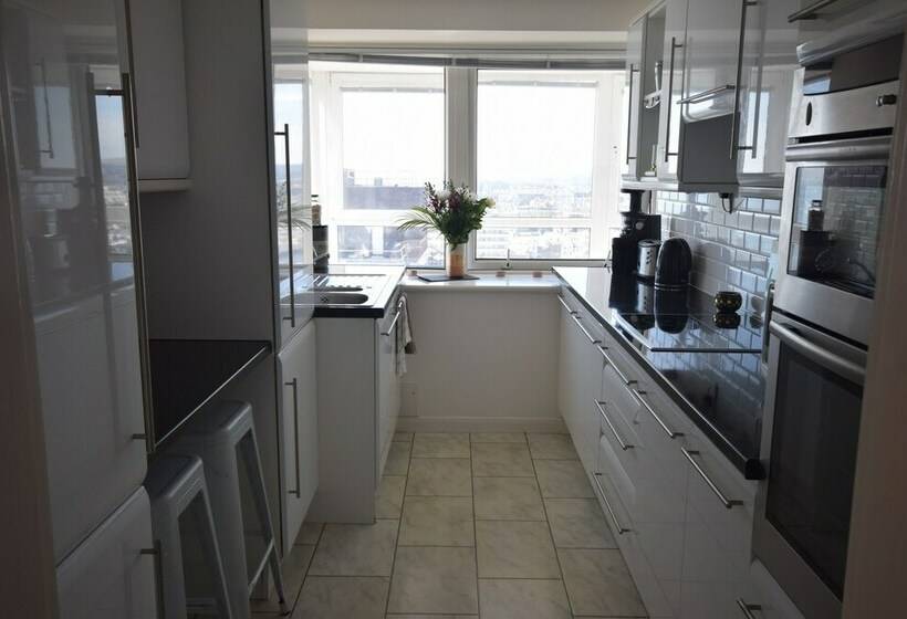Апартаменты Пентхаус 2 Спальни, Isabella Penthouse 15th Floor, Seafront