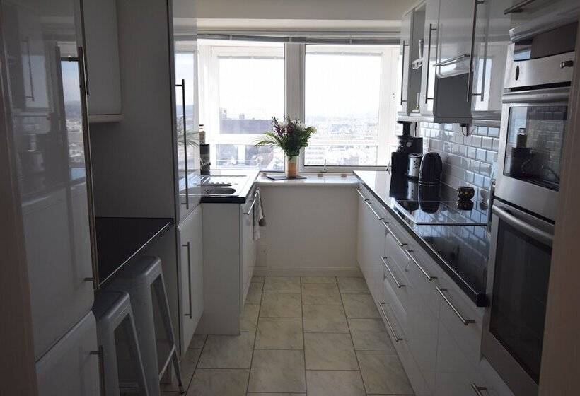 Апартаменты Пентхаус 2 Спальни, Isabella Penthouse 15th Floor, Seafront