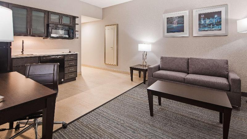 Люкс Кровать Кинг, Best Western Plus Wilkes Barrescranton Airport