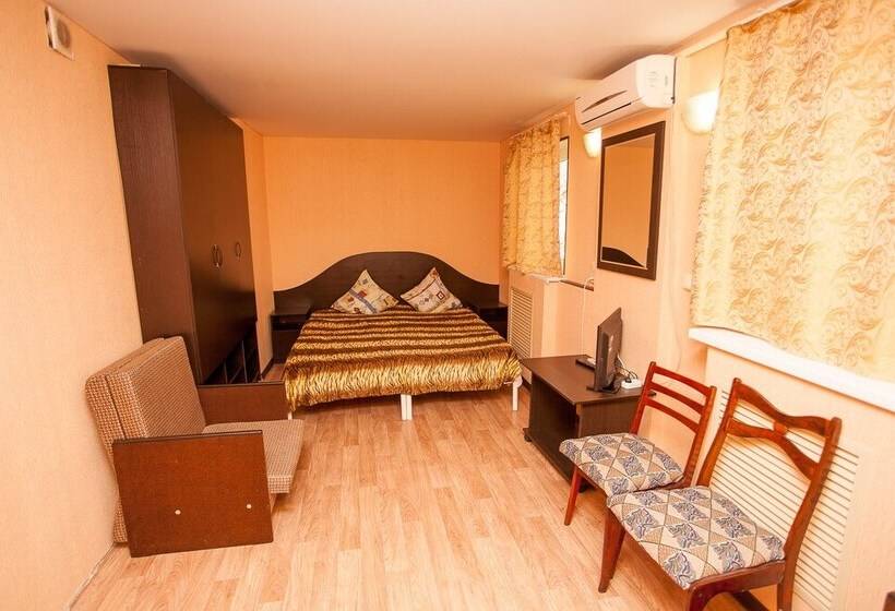 Номер Стандарт Трехместный, Guest House Shevchenko