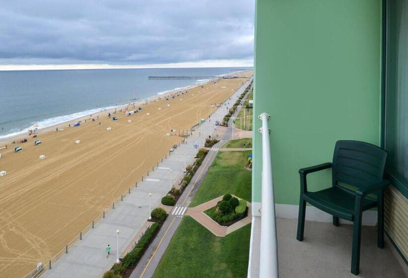 适合残疾人士使用的带超级大床的标准间, Holiday Inn Va Beach Oceanside 21st St, An Ihg